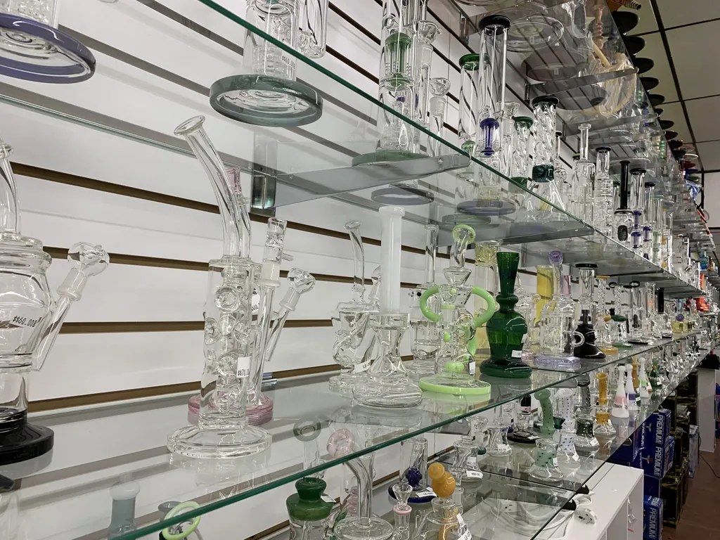 Inside Smoke Valley Smoke Shop Plantation