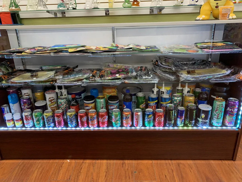 Inside Smoke Valley Smoke Shop Plantation