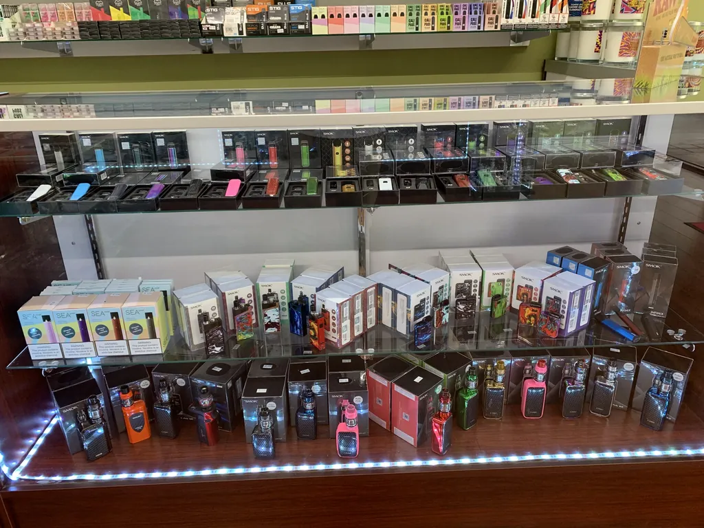 Inside Smoke Valley Smoke Shop Plantation