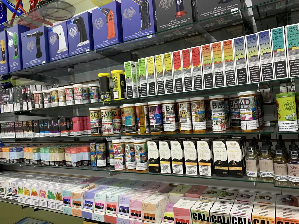 Smoke Valley Smoke Shop plantation vape wall