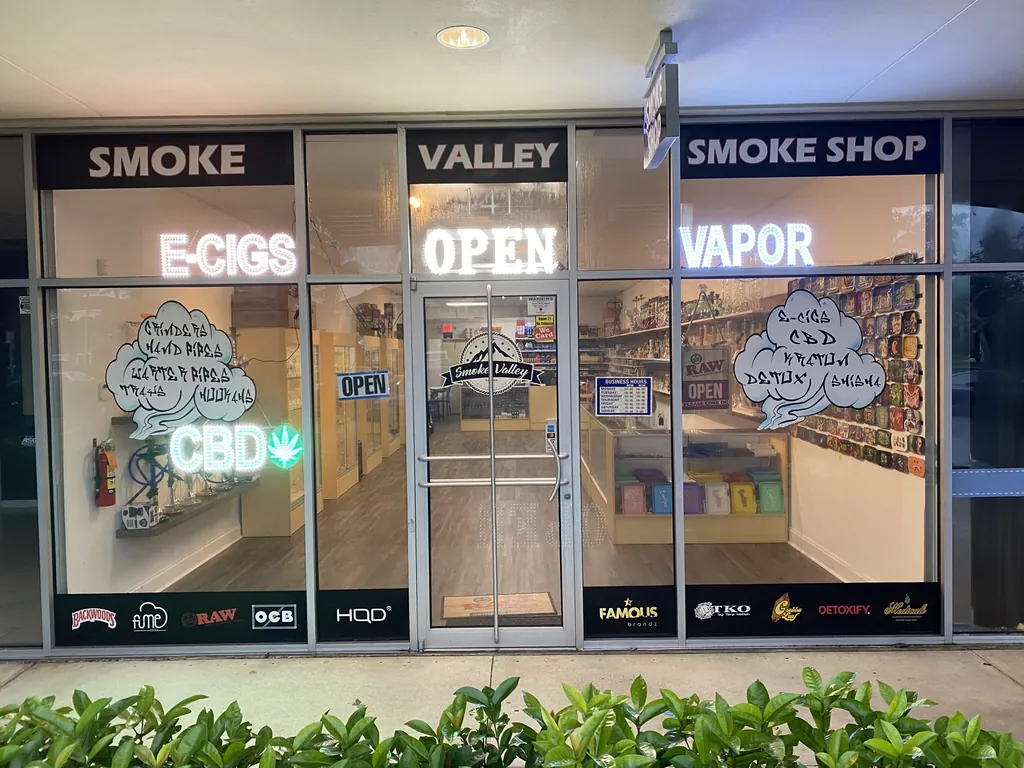 Smoke Valley Smoke Shop sunrise storefront