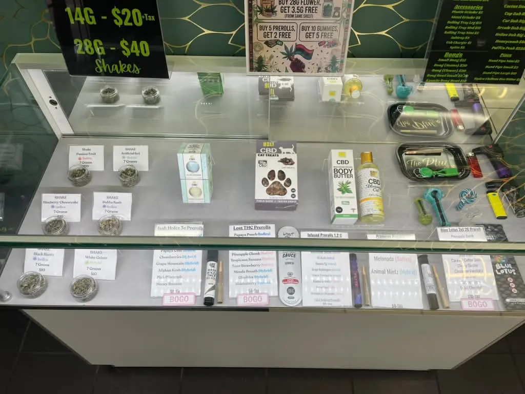 the-plug-chimney-rock-shelf-smoke-shop-cannabis