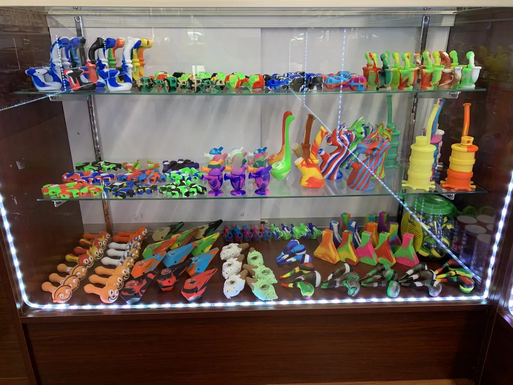 Inside Smoke Valley Smoke Shop Plantation
