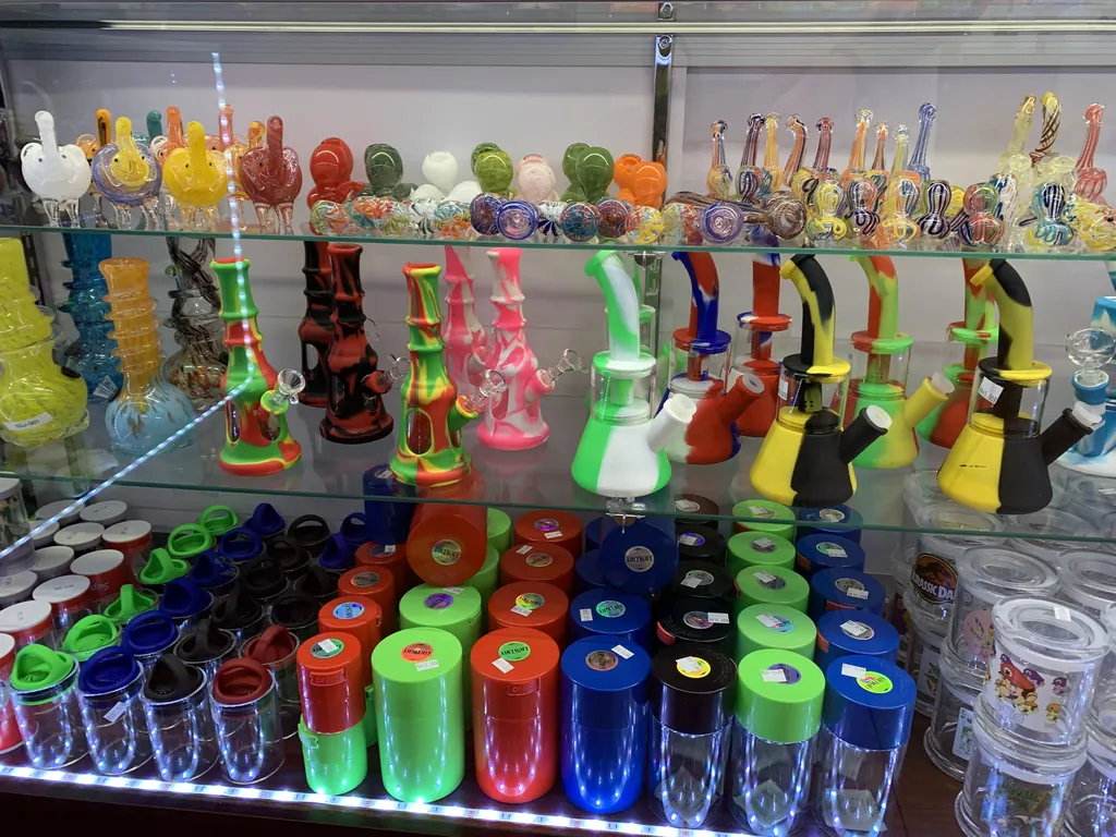 Inside Smoke Valley Smoke Shop Plantation