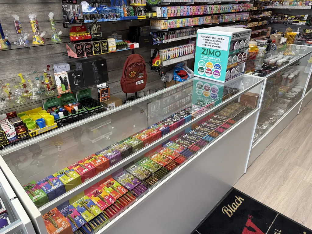 Smoke Valley Smoke Shop miramar counter