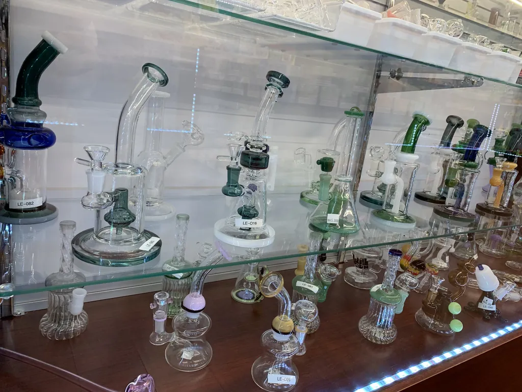 Inside Smoke Valley Smoke Shop Plantation